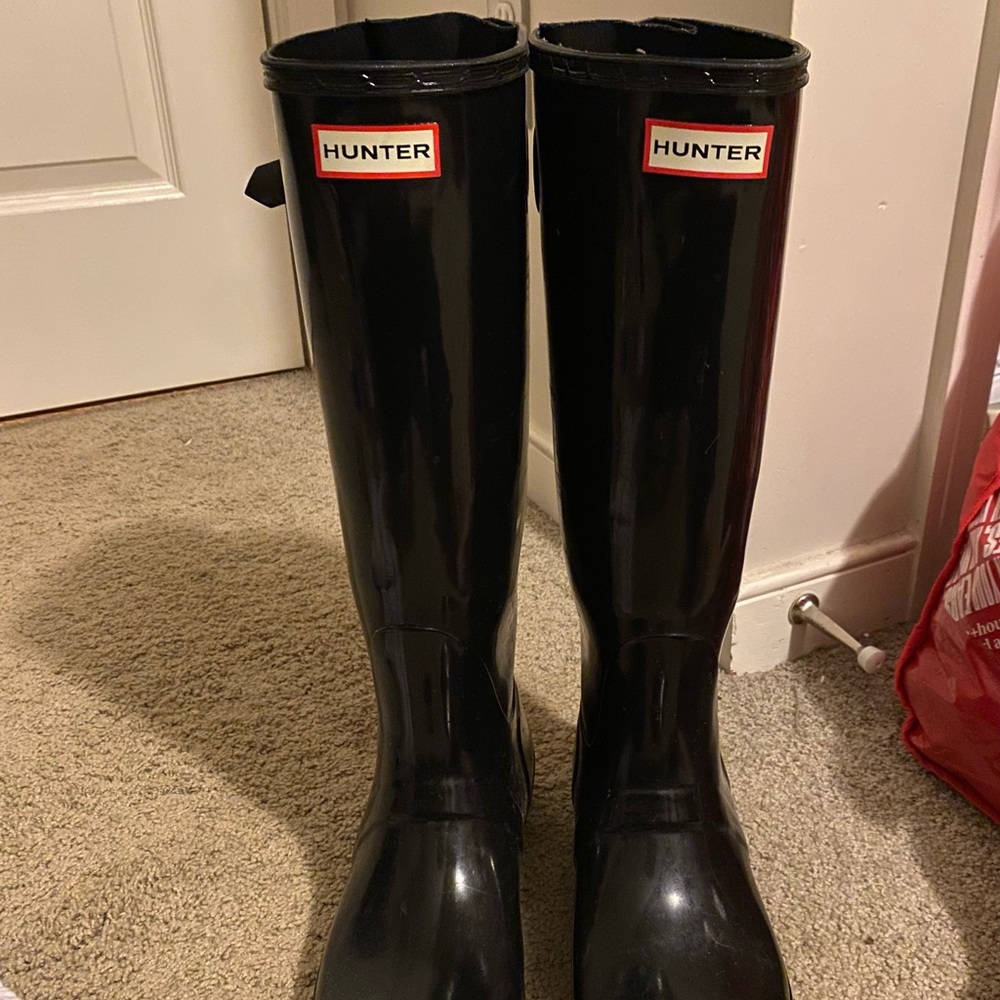 Hunter glossy tall black